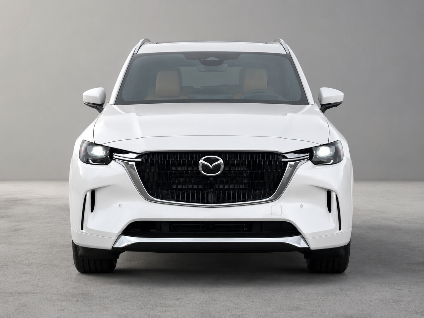 Vista frontal do Mazda CX-90 2026 em branco ródio